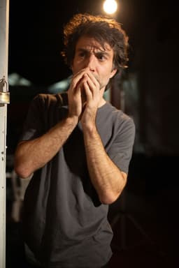 Quem tem com que me pague, não me deve nada